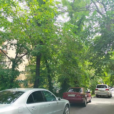 Квартира Рядом Арбата, Гоголя 92 Almaty Extérieur photo